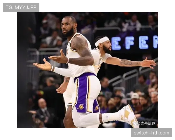 戴维斯边路再展统治力，助球队取得关键胜利