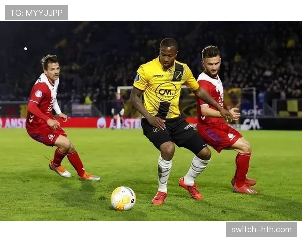 格罗宁根中场组织核心表现出色 带领球队掌控比赛节奏